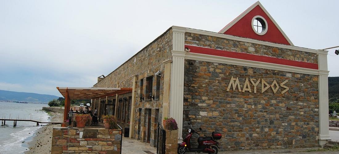 Maydos Restaurant Eceabat — Boğaz manzaralı sahil restoranı